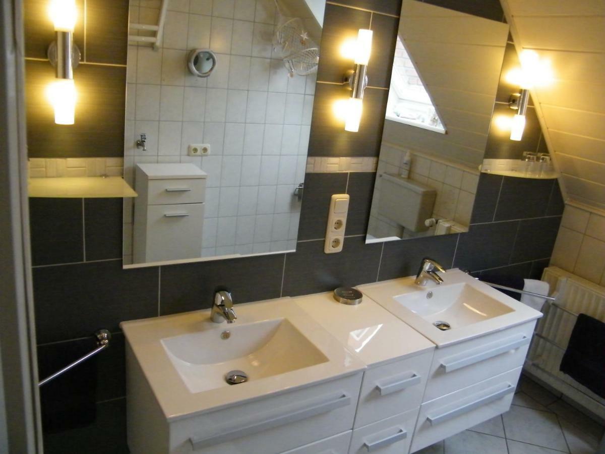 Gastehaus " Schone Aussicht " Apartman Neuharlingersiel Kültér fotó